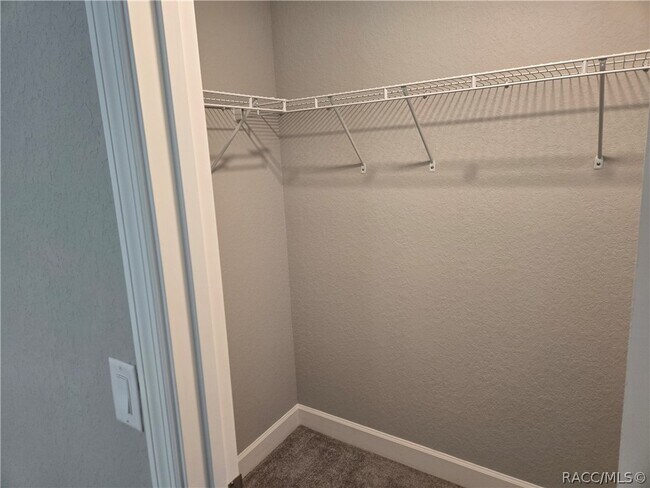 Building Photo - 13 Whitewood Ct