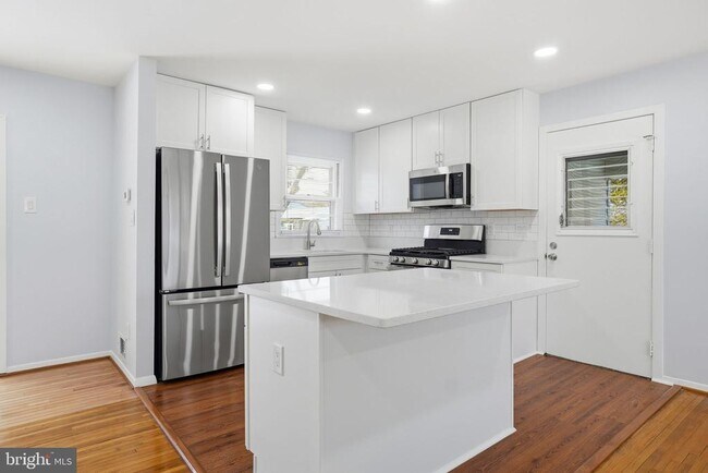 Building Photo - 6427 Pima St