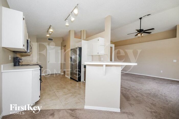 Building Photo - 1830 Lakepoint Dr