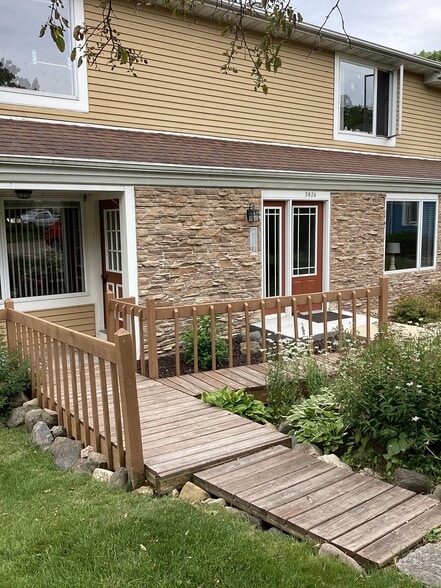 Private entrance - 5826 Highland Ter