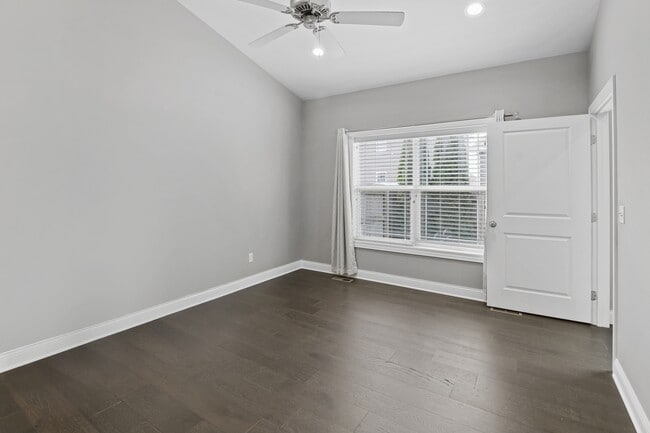 Building Photo - 3003 E Stillwater Landing