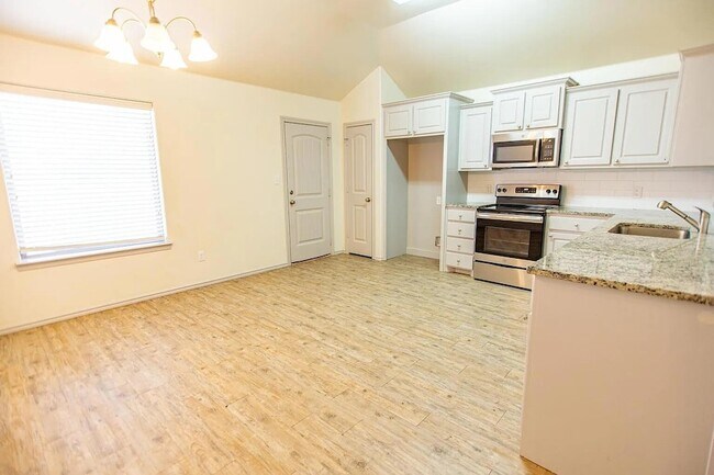 Building Photo - 1406 Kingston St