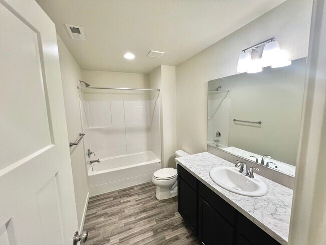 Building Photo - AVAILABLE NOW! 3BD 2.5 BATH TUMWATER LIVING