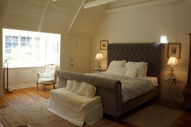 Building Photo - 919 RIVAS CANYON Rd