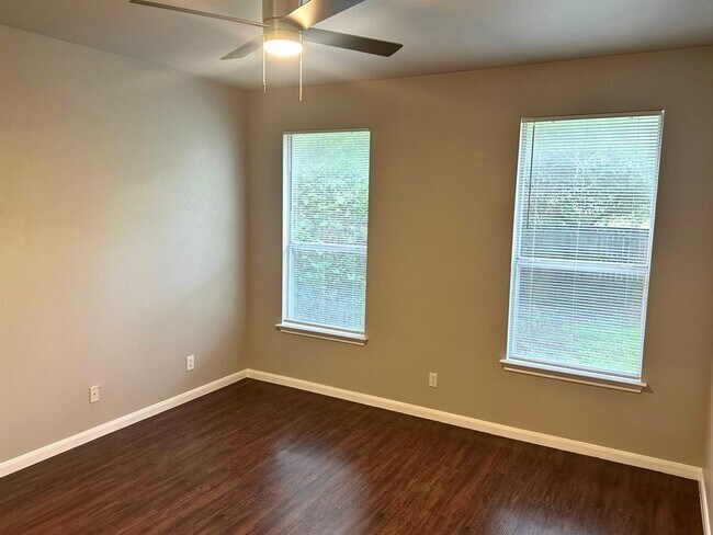 Building Photo - 1503 Cedar Park Dr