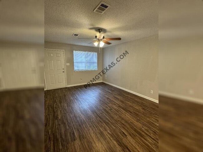 Building Photo - 11 Riata Ct