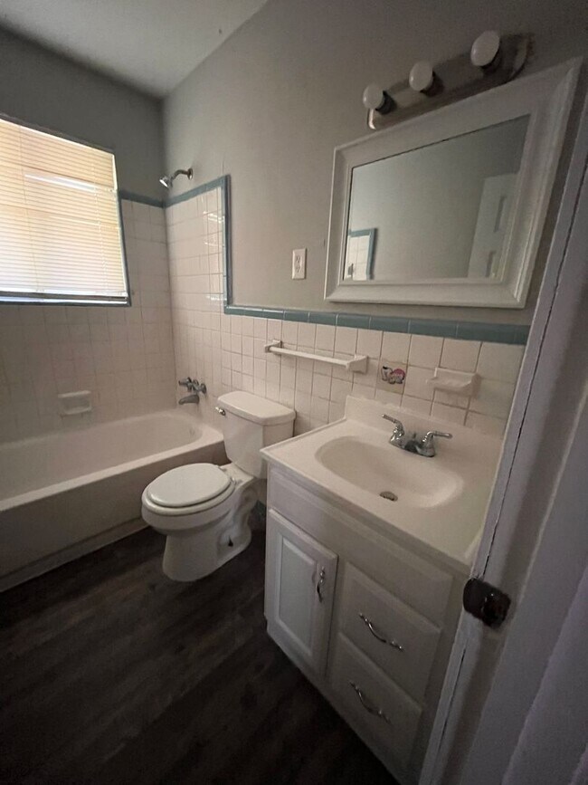 Building Photo - Great Property in quite Neighborhood