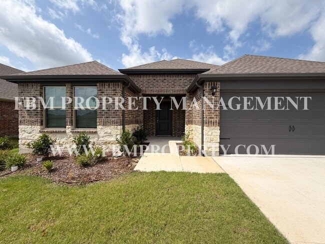 Building Photo - 329 Thoroughbred St