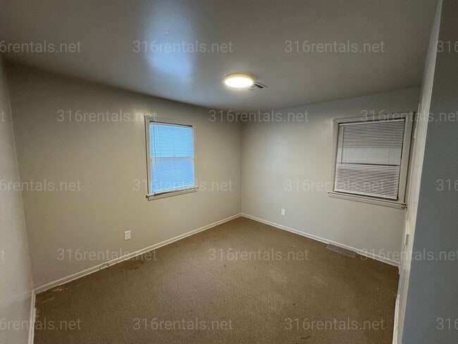 Building Photo - 2437 N Estelle Ave