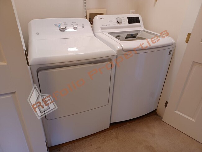 Building Photo - Beautiful 3 Bedroom Home w/a Bonus Room + Semi-furnished Basement in a 1 acre lot @ Hideaway Esta...