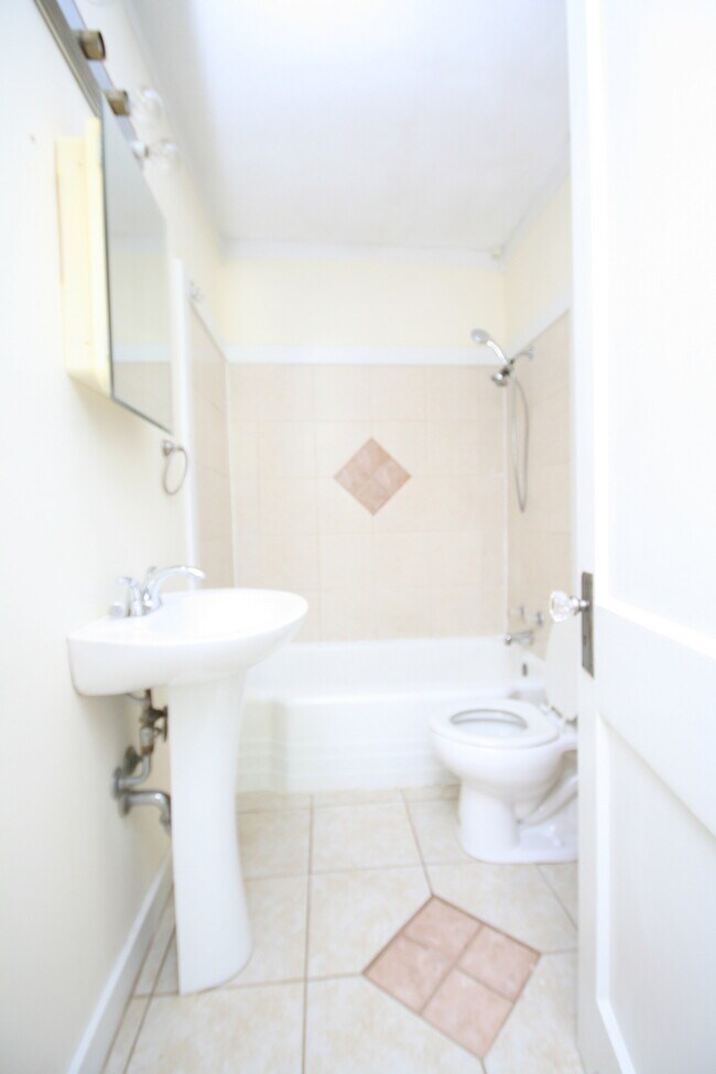 Building Photo - 2715 Thornton Cir SW