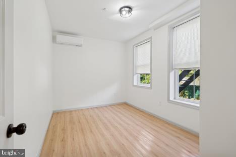 Building Photo - 9 W Hinckley Ave