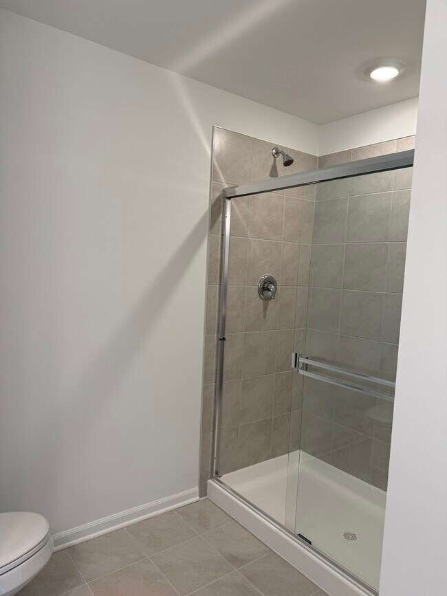 Building Photo - 302 Kingsport Dr