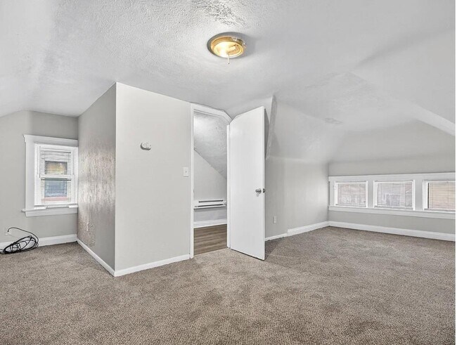 Building Photo - 10100 Yale Ave