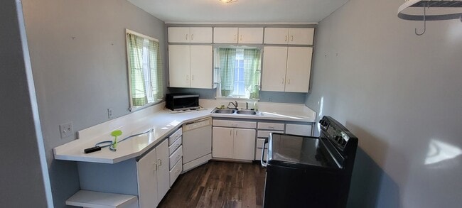 Building Photo - Available August 1st - 3 Bed Home in Cloqu...