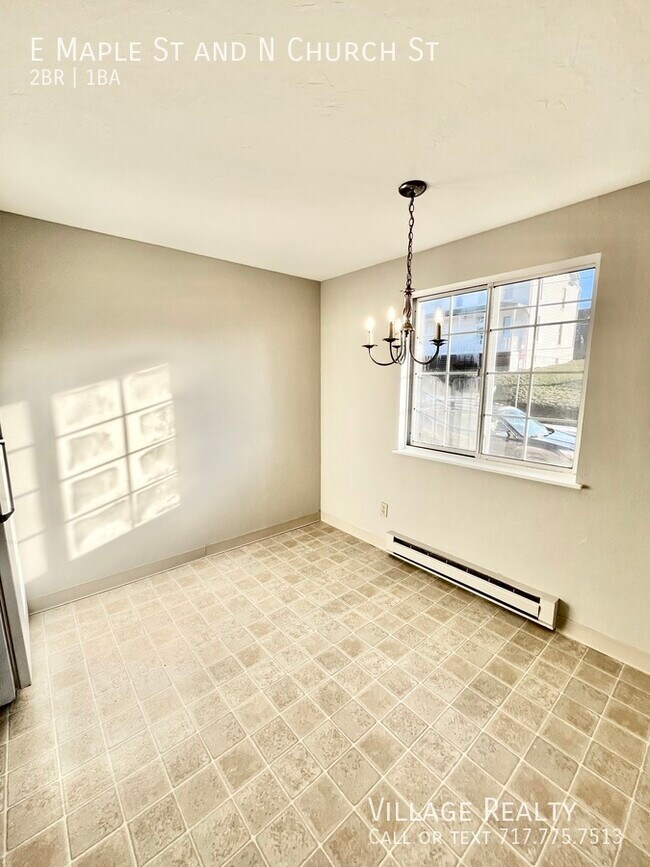 Building Photo - 361 E Maple St