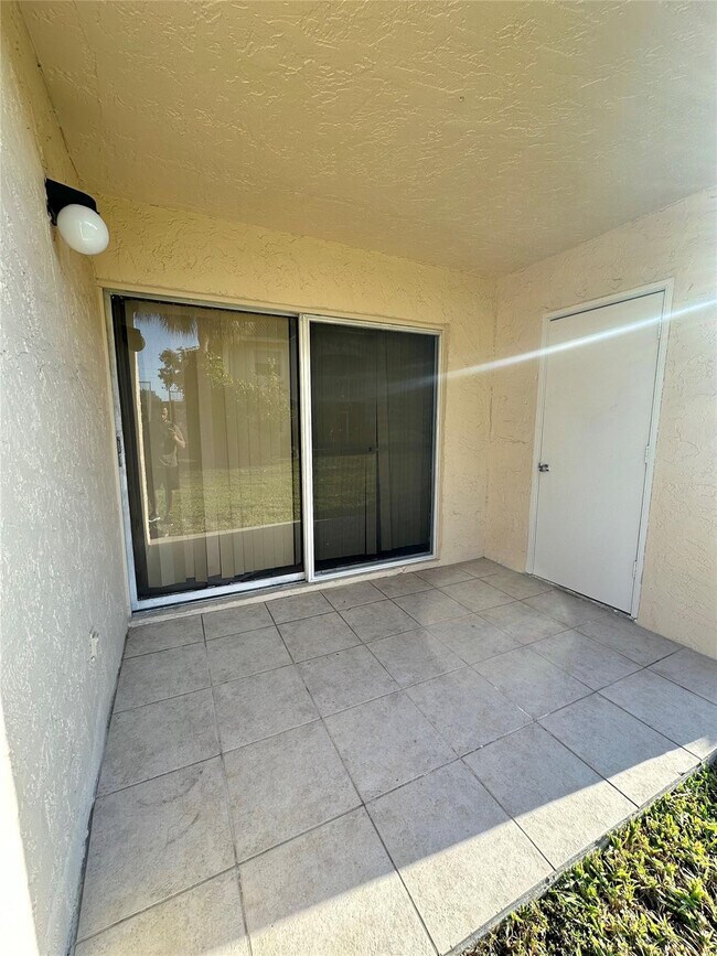 Building Photo - 12165 Royal Palm Blvd