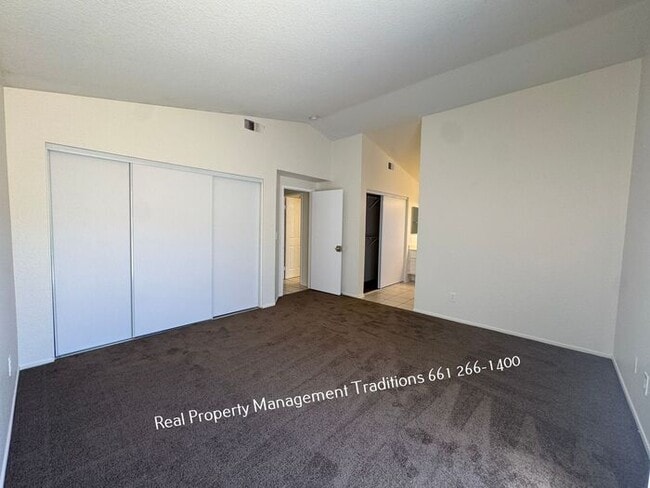 Building Photo - GREAT Westside Home