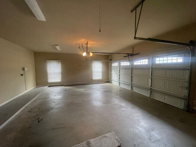 Building Photo - North Bossier Beauty in Tiburon Subdivision