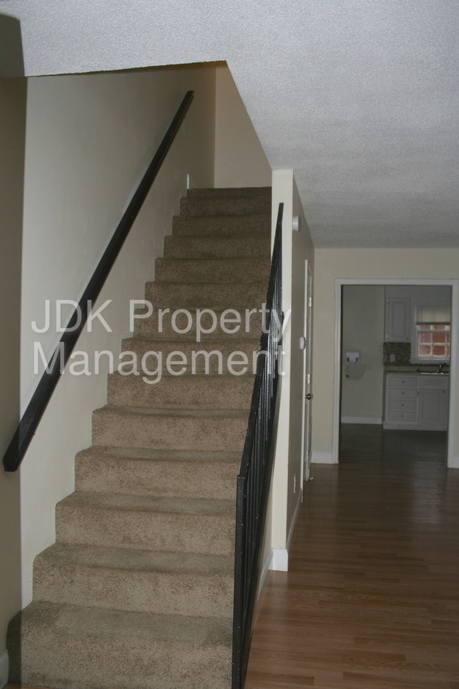 Building Photo - Apartment 2 of Mebane Downs Townhomes