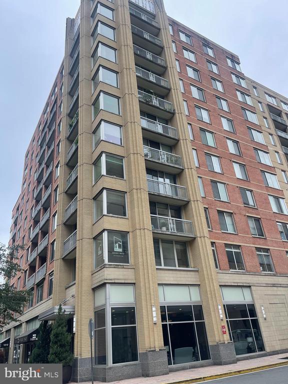 Building Photo - 1020 N Highland St