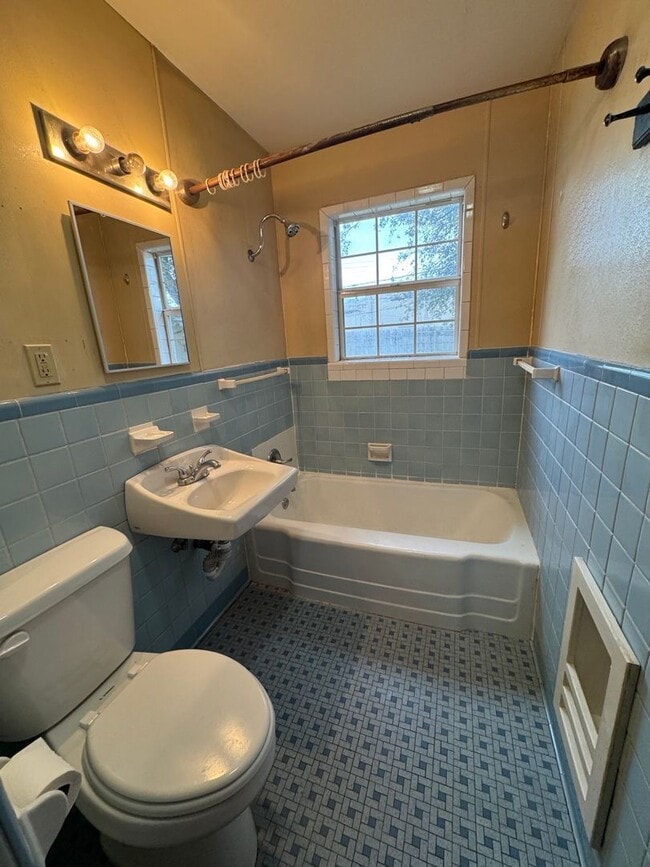 Building Photo - 3 bed 1 bath in Norman!