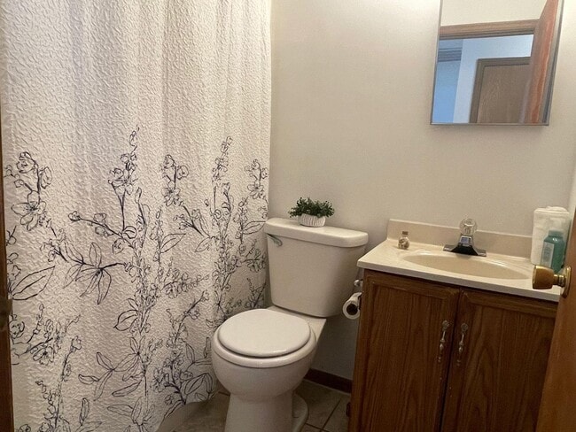 Building Photo - Modern 2 Bed / 1 Bath Home with Detached G...