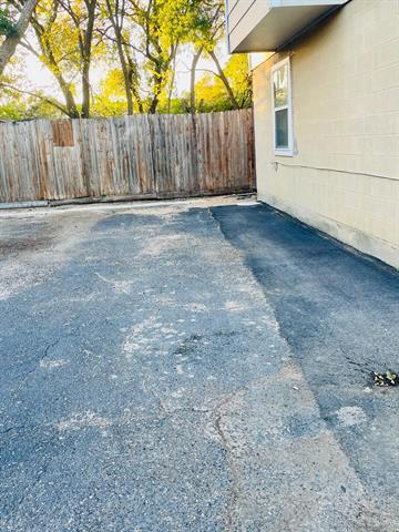 Building Photo - 307 E Mitchell St