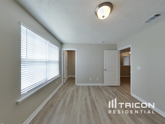 Building Photo - 1109 Shallowbrook Trail S