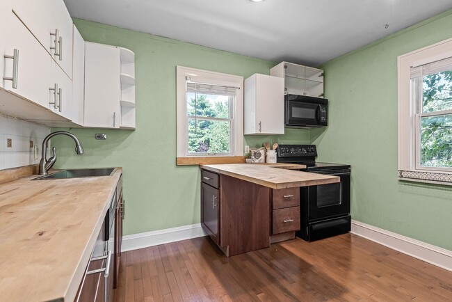 Building Photo - 3301 22nd Ave S