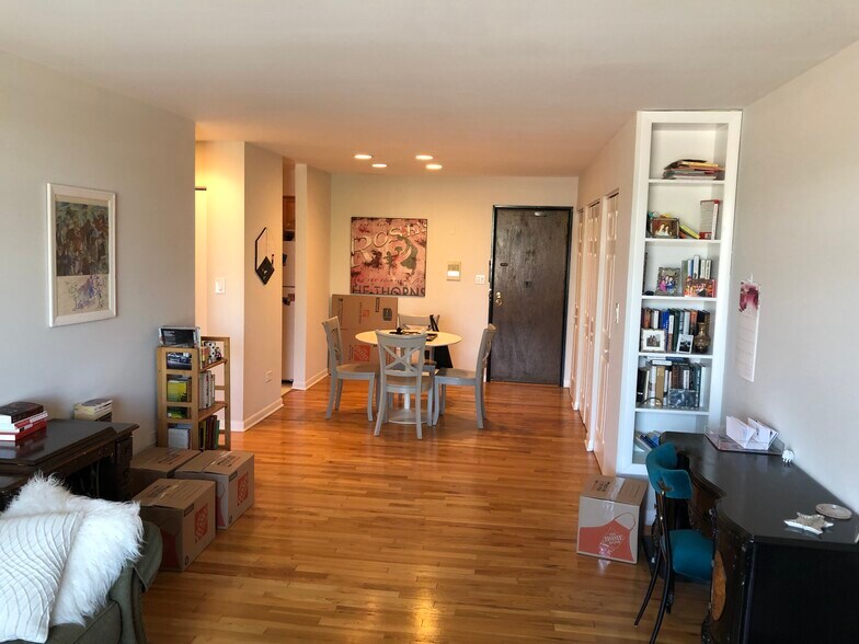 Main Room - 1750 N Mohawk St