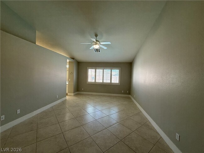 Building Photo - 694 Riverband Pl