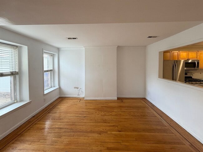 Building Photo - 7 Whitman Ave