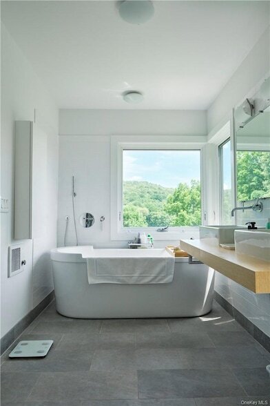 Building Photo - 194 Pleasant Ridge Rd