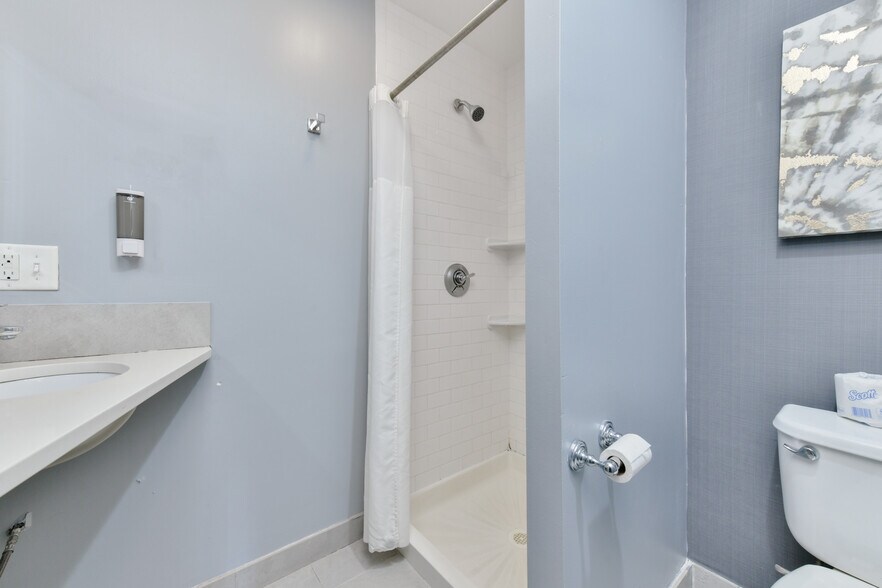 Building Photo - 27 Temple Pl