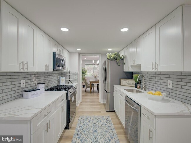 Building Photo - 20465 Waters Point Ln