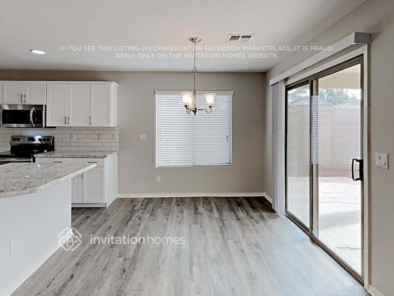 Building Photo - 1991 W Sunshine Butte Dr