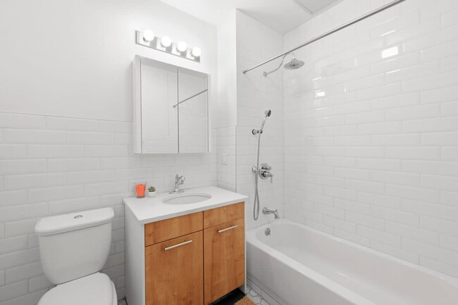 Building Photo - 519 W 45th St
