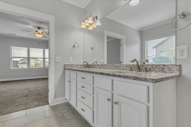 Building Photo - 4BR/3.5BA All-Brick Home Near Top Williams...