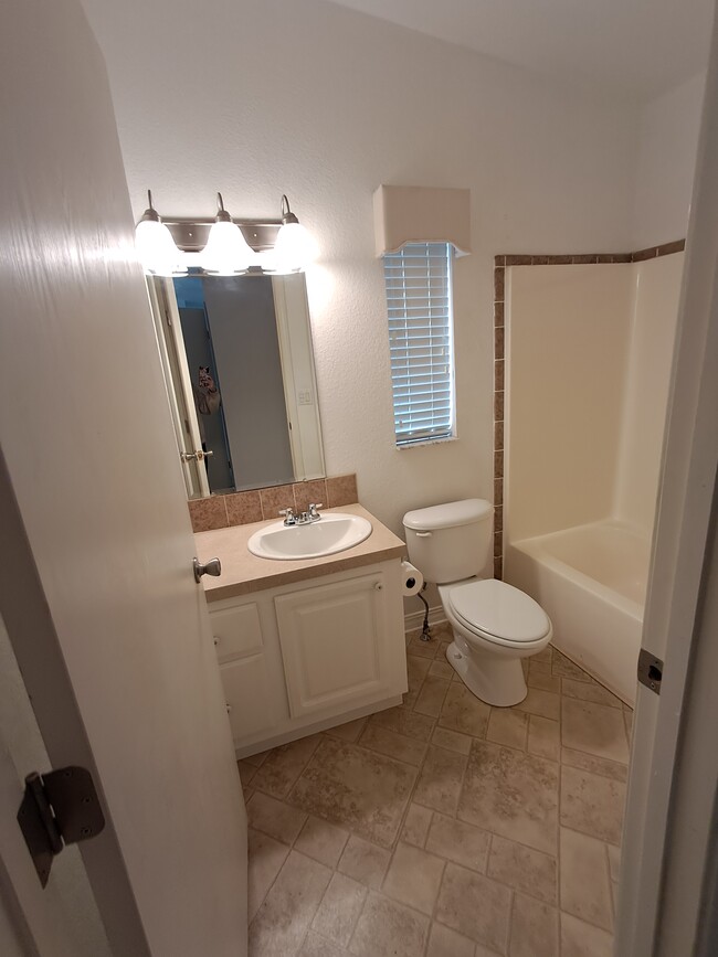 2nd bathroom - 403 Quail Hollow Rd