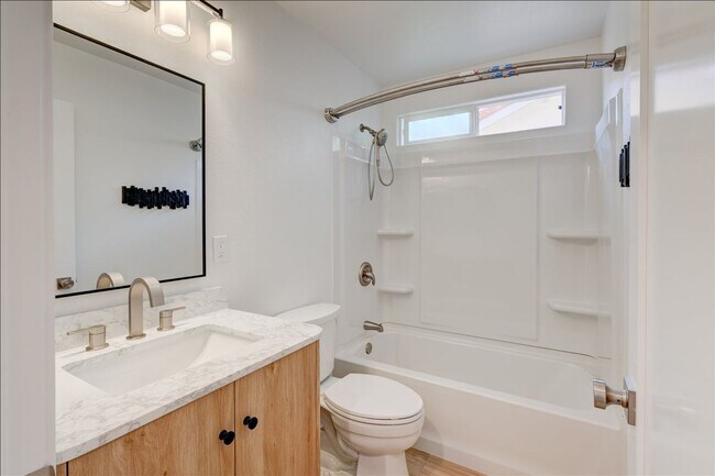 Building Photo - 545 Lands End Way