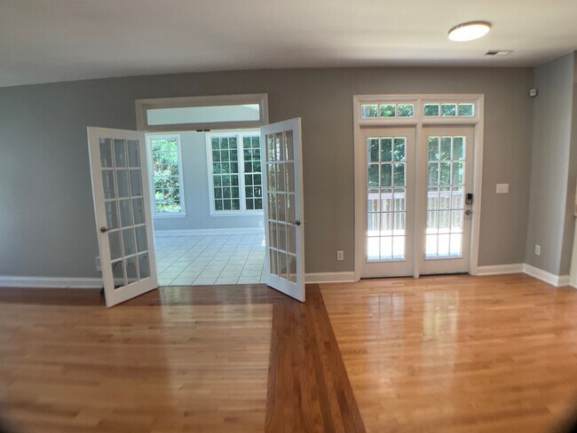 Building Photo - Absolutely Stunning Rare Rental in Hope Va...