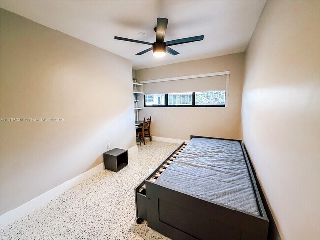 Building Photo - 425 NE 103rd St