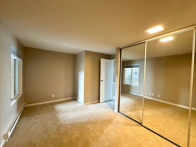 Building Photo - 600 S State St