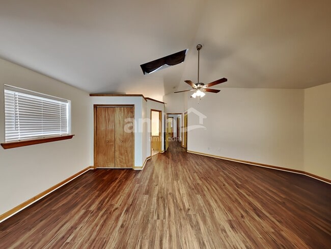 Building Photo - 522 N 8th Ct