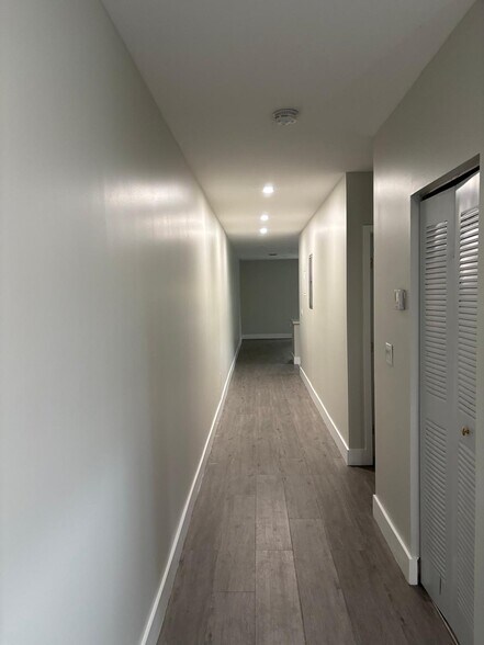 Building Photo - 2208 W 5th Way