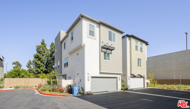 Building Photo - 756 Daniel Freeman Cir