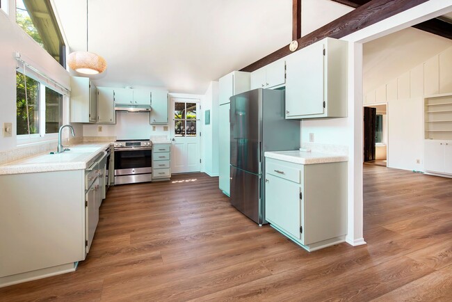 Building Photo - Charming 2-Bedroom Retreat Near More Mesa ...