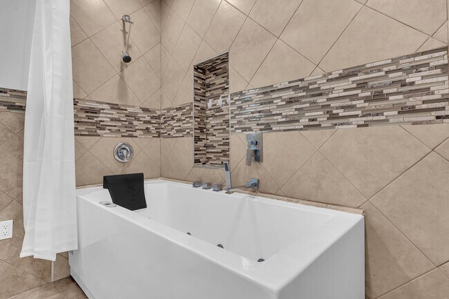 Building Photo - 5246 N Gareloch Ave