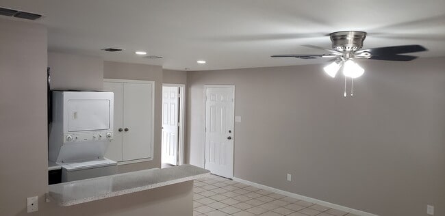 Building Photo - Deer Park Apartments - 1411